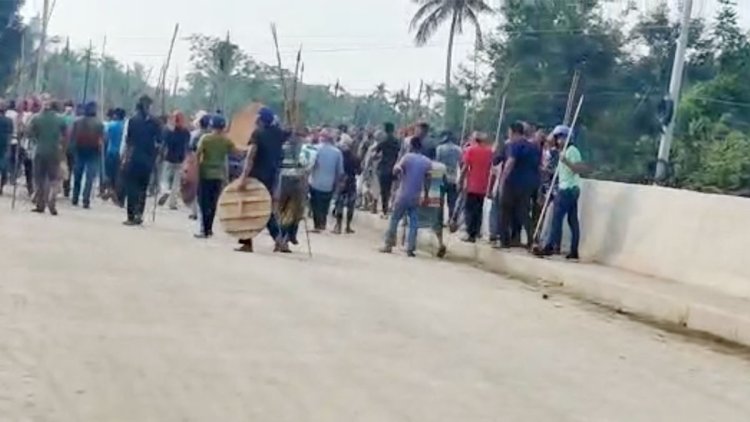 নড়াইলে দুই গ্রামবাসীর সংঘর্ষে পুলিশ কর্মকর্তাসহ আহত ১২