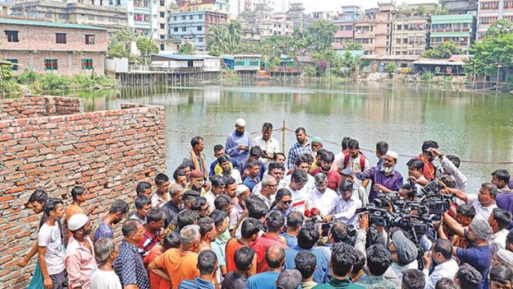 পুরান ঢাকায় শতবর্ষী পুকুর দখলে নিষেধাজ্ঞা চেয়ে রিট