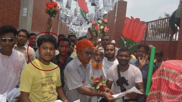 নৌকা ছেড়ে গোলাপ ফুলের জন্য ভোট চাইছেন ছাত্রলীগ নেতা