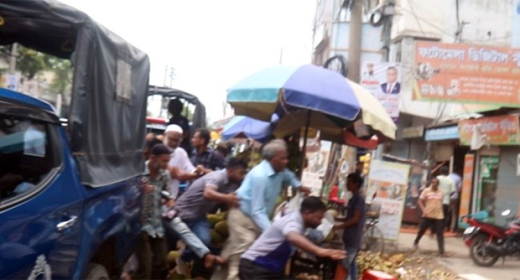 পাবনায় বিএনপির মিছিলে যুবলীগ-ছাত্রলীগের হামলা, আহত ১০