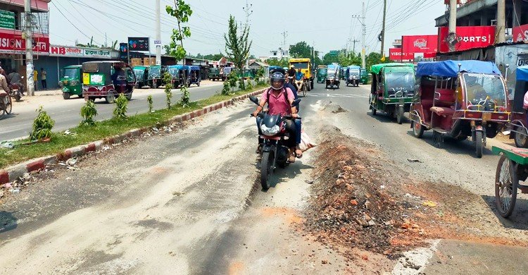 ফের দেবে গেলো কুষ্টিয়া-রাজবাড়ী আঞ্চলিক মহাসড়ক