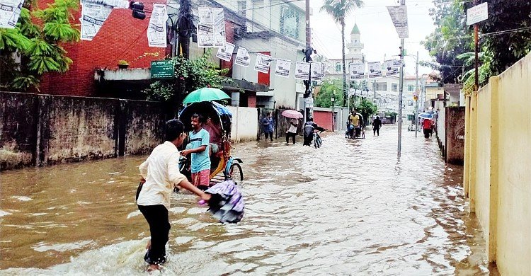 টানা বৃষ্টিতে জলমগ্ন সিলেট, দুর্ভোগে নগরবাসী