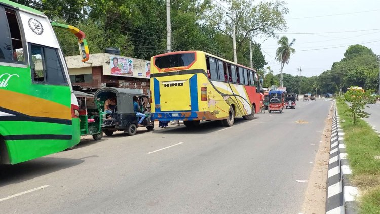 ফের রাজবাড়ী থেকে বাস চলাচল বন্ধ