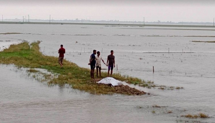 নদীতে ভেসে যাওয়া মায়ের লাশ উদ্ধার, খোঁজ মেলেনি দুই সন্তানের