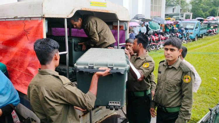 সিলেট সিটি নির্বাচন বুধবার ভোট, কেন্দ্রে কেন্দ্রে যাচ্ছে নির্বাচনী সরঞ্জাম