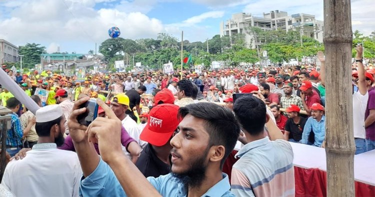 বরিশালের বেলস পার্কে মিছিলের স্রোত