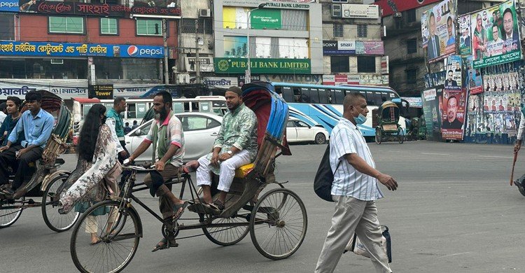 আজও ফাঁকা ঢাকা, আজও গ্রামে ফিরছেন অনেকে