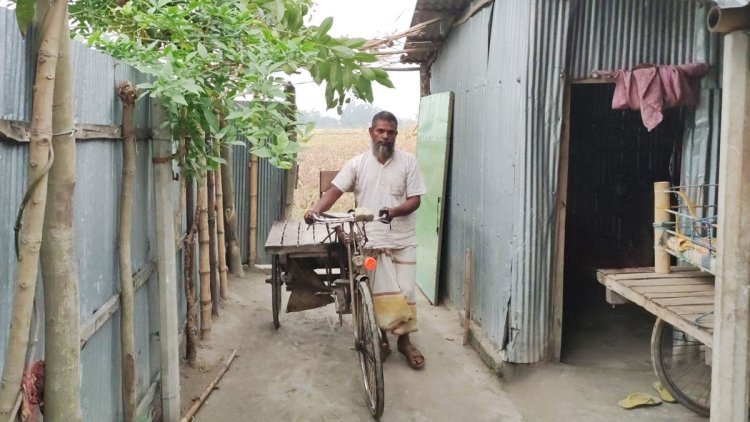 মৃত্যুর খবর শুনলেই গোসল করাতে ছুটে যান ভ্যানচালক ময়নুল