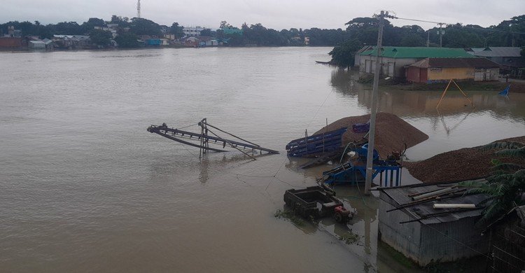 নেত্রকোনায় টানা বৃষ্টিতে বিপৎসীমার ওপরে নদীর পানি