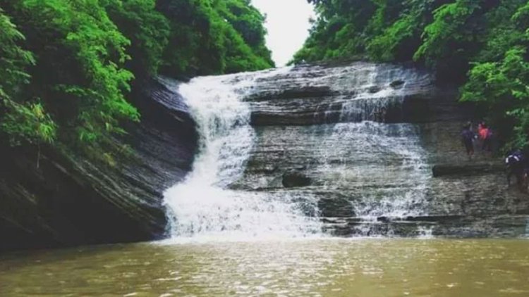 মিরসরাইয়ে ঝরনার খাদে প্রাণ গেল দুই কিশোরের