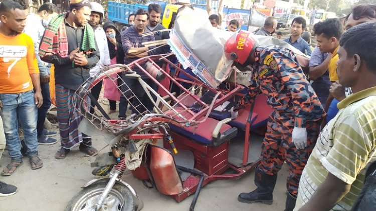 কুমিল্লায় সড়কে প্রাণ গেল মা-মেয়েসহ ৩ জনের