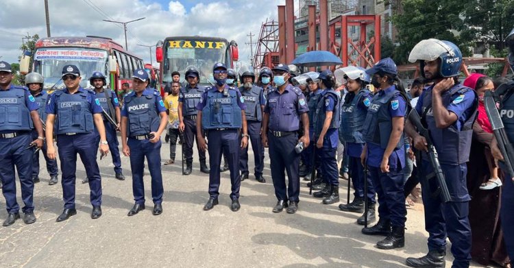 রাজধানীর প্রবেশপথে পুলিশের ব্যাপক তল্লাশি, ভোগান্তিতে যাত্রীরা