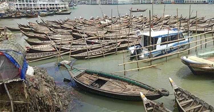 বুড়িগঙ্গা নদী পারাপারের সব নৌযান বন্ধ