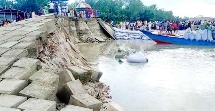 কাজীপুরে ধসে গেছে ১৫০ মিটার স্পার বাঁধ