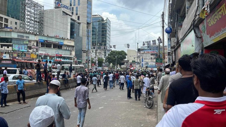 গুলশান শপিং সেন্টার সিলগালা, সড়ক অবরোধ করে ব্যবসায়ীদের প্রতিবাদ