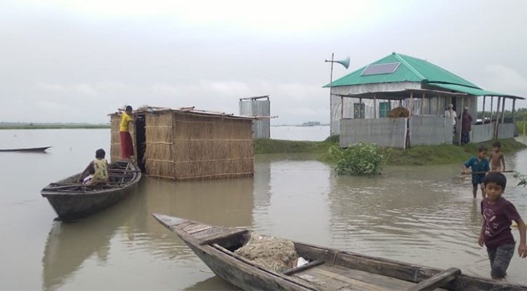 কুড়িগ্রামের নিম্নাঞ্চল প্লাবিত, বাড়িঘরে ঢুকছে পানি