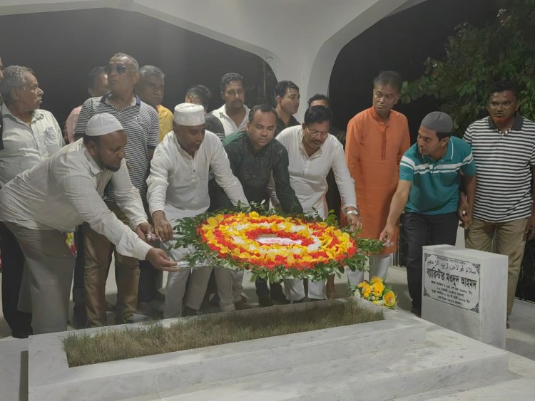 মওদুদের কবর জিয়ারত করলেন বিএনপির চেয়ারপারসনের বিশেষ সহকারী