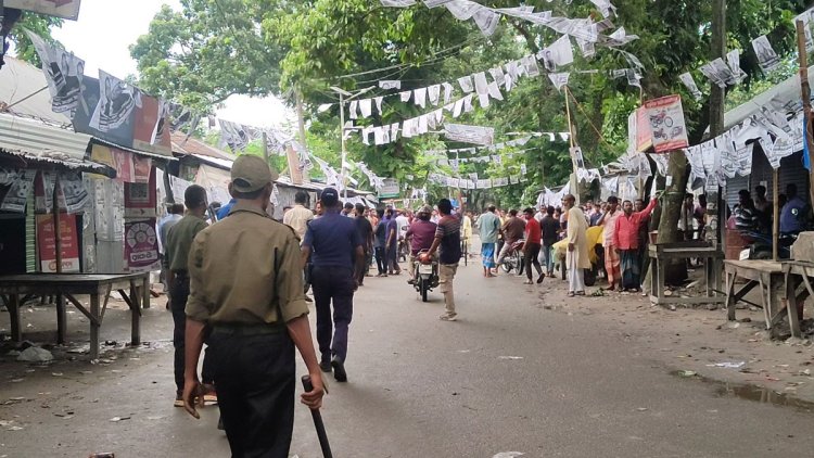 বিজিবির ওপর হামলা-গাড়ি ভাঙচুর, ৪২১ জনকে আসামি করে মামলা