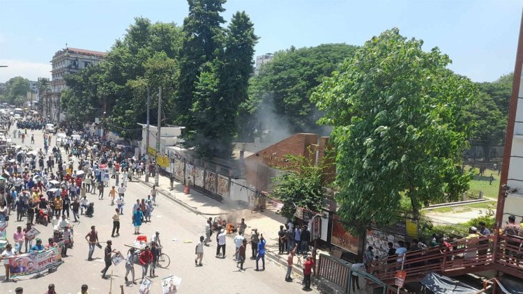 বাঙলা কলেজের সামনে সংঘর্ষের ঘটনায় ২ মামলা