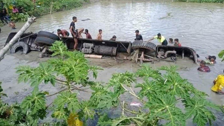 ঝালকাঠিতে সড়ক দুর্ঘটনার কারণ খুঁজতে তদন্ত কমিটি