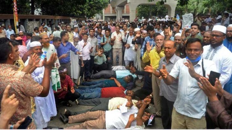 জাতীয়করণের দাবিতে অনড় শিক্ষকরা, অসুস্থ হয়ে ১ জনের মৃত্যু