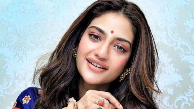 নুসরাতকে প্রেম নিবেদন যুবকের, দিলেন বিয়ের প্রস্তাবও