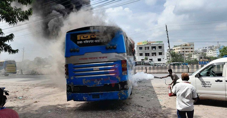 মাতুয়াইলে তিশা পরিবহনের বাসে আগুন