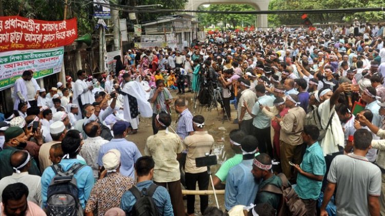 অবশেষে ২১তম দিনে আন্দোলনের মাঠ ছেড়ে ক্লাসে ফিরছেন শিক্ষকরা