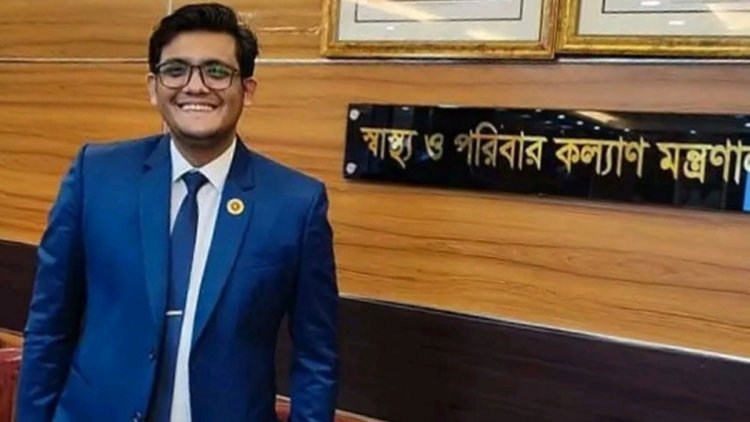  স্ত্রীকে লঞ্চে তুলে দিয়ে ফেরার পথে প্রাণ গেল চিকিৎসকের