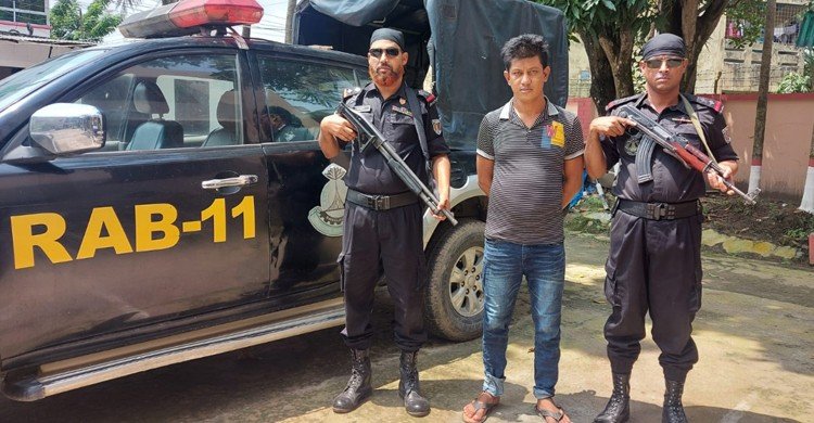 কুমিল্লায় বিদেশি পিস্তল-গুলিসহ যুবক গ্রেফতার