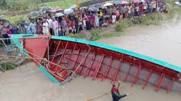  ডুবে যাওয়া ট্রলার উদ্ধার, এখনো নিখোঁজ দুই শিশুসহ ৫ জন