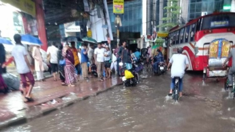 আজকের আবহাওয়া: দমকা হাওয়াসহ ভারী বর্ষণের পূর্বাভাস