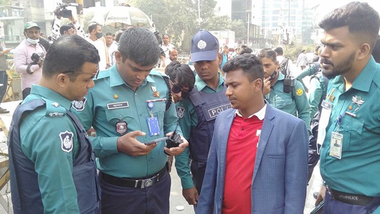 অভিযোগ ছাড়া মোবাইল চেক করতে পারবে না পুলিশ: আইনমন্ত্রী