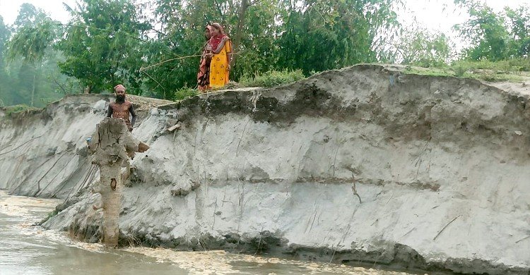 পানির সঙ্গে যমুনায় বাড়ছে ভাঙনও