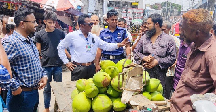 মুহূর্তে ১৫০ টাকার ডাব বিক্রি হয় ৮০ টাকায়