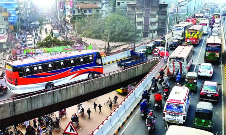 মেয়র হানিফ ফ্লাইওভার: বাড়তি ভাড়া দিয়ে প্রতিদিন যানজট কিনছি