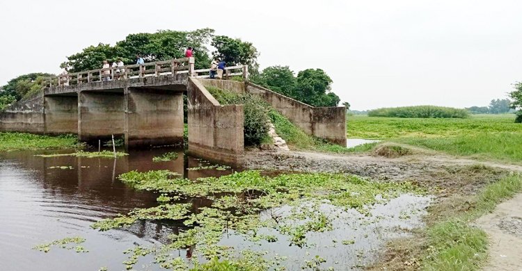 সেতু নির্মাণের ৬ বছরেও হয়নি সংযোগ সড়ক