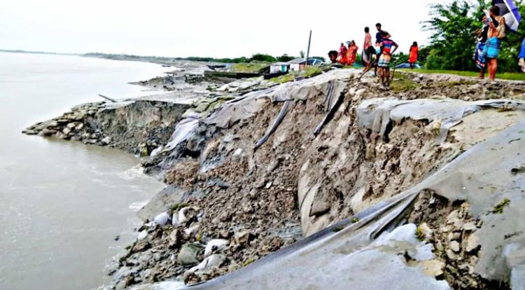 কয়রায় বেড়িবাঁধে ভাঙন