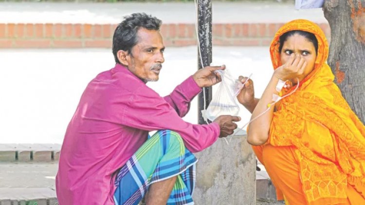 অসহায় ডেঙ্গু রোগী-স্বজন, টাকা দিয়েও মিলছে না স্যালাইন