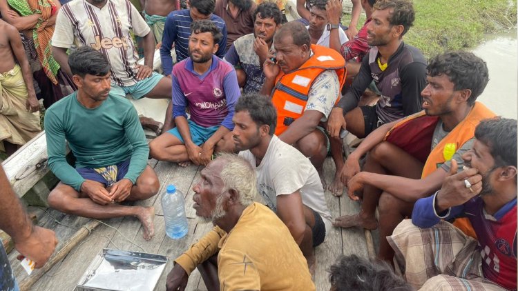  ৯৯৯ এ ফোন পেয়ে সাগরে হারিয়ে যাওয়া ২৯ জেলে উদ্ধার