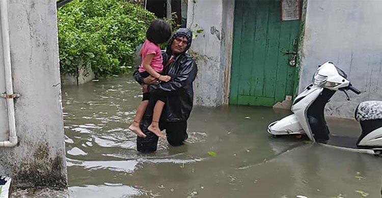  রাতভর বৃষ্টিতে ভাসছে নাগপুর