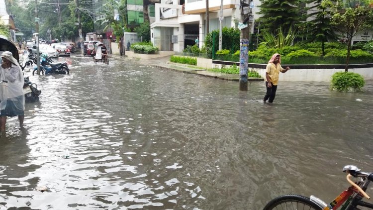 ৩৩ মিলিমিটার বৃষ্টিতে চট্টগ্রামে জলাবদ্ধতা