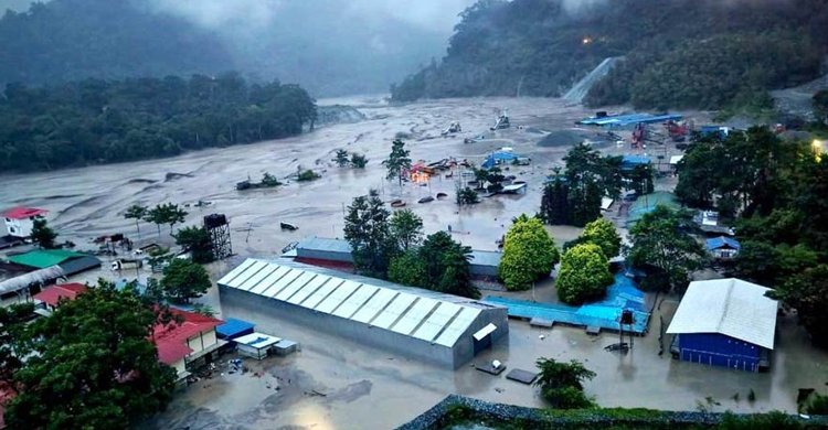  জলপাইগুড়িতে পানির স্রোতে ভেসে আসছে মরদেহ