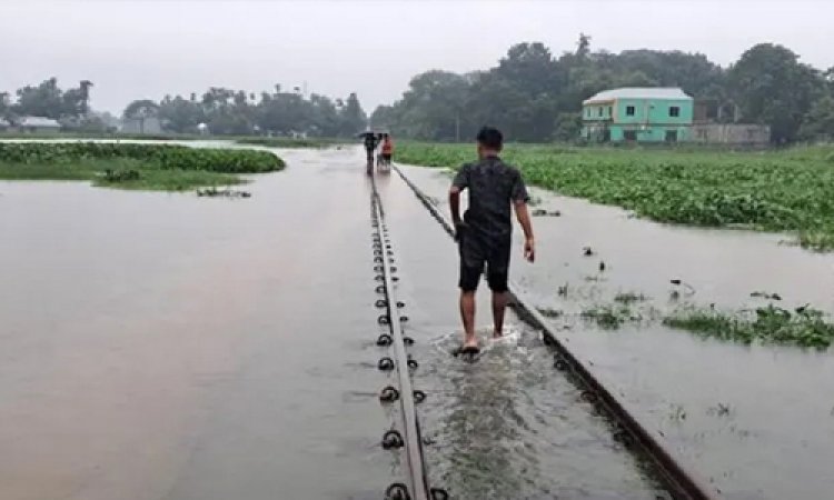 বৃষ্টিতে রেললাইনের মাটি সরে কিশোরগঞ্জে ট্রেন চলাচল বন্ধ