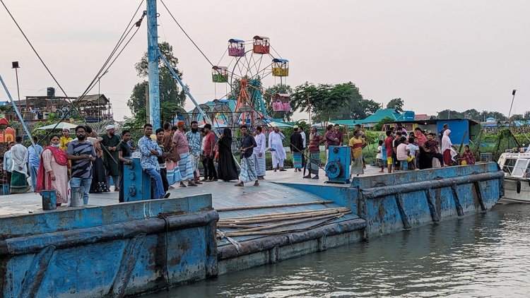 মেঘনায় ট্রলারডুবির ঘটনায় এক শিশুর মরদেহ উদ্ধার, এখনও নিখোঁজ ৪