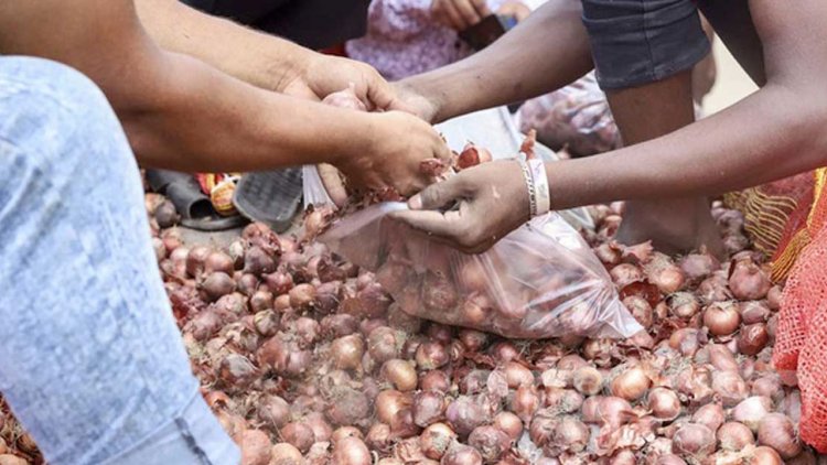 ৩৫ টাকায় পেঁয়াজ বি‌ক্রি কর‌বে সরকার