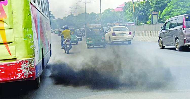 বায়ুদূষণের শীর্ষে আজ ঢাকা      