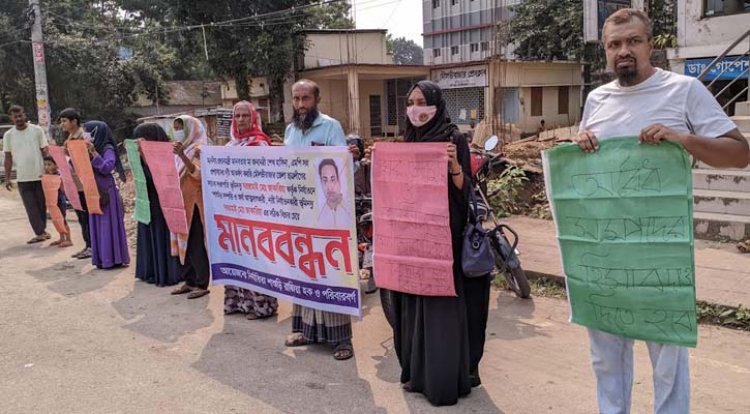 সম্পত্তি হাতিয়ে নিলেন মেয়ের জামাই, শাশুড়ির মানববন্ধন