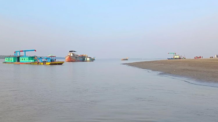 ইলিশ প্রজননে বাধা হয়ে দাঁড়াচ্ছে অপরিকল্পিত ড্রেজিং ব্যবস্থা 