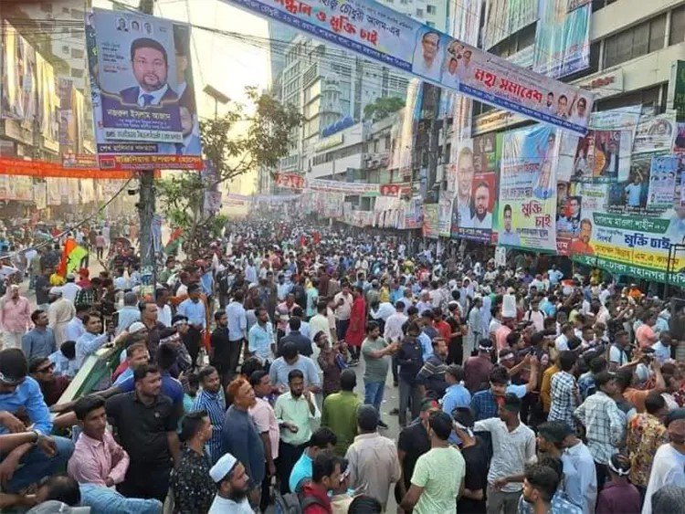 জনসমুদ্র নয়াপল্টন এলাকা, আসছে মিছিলের স্রোত